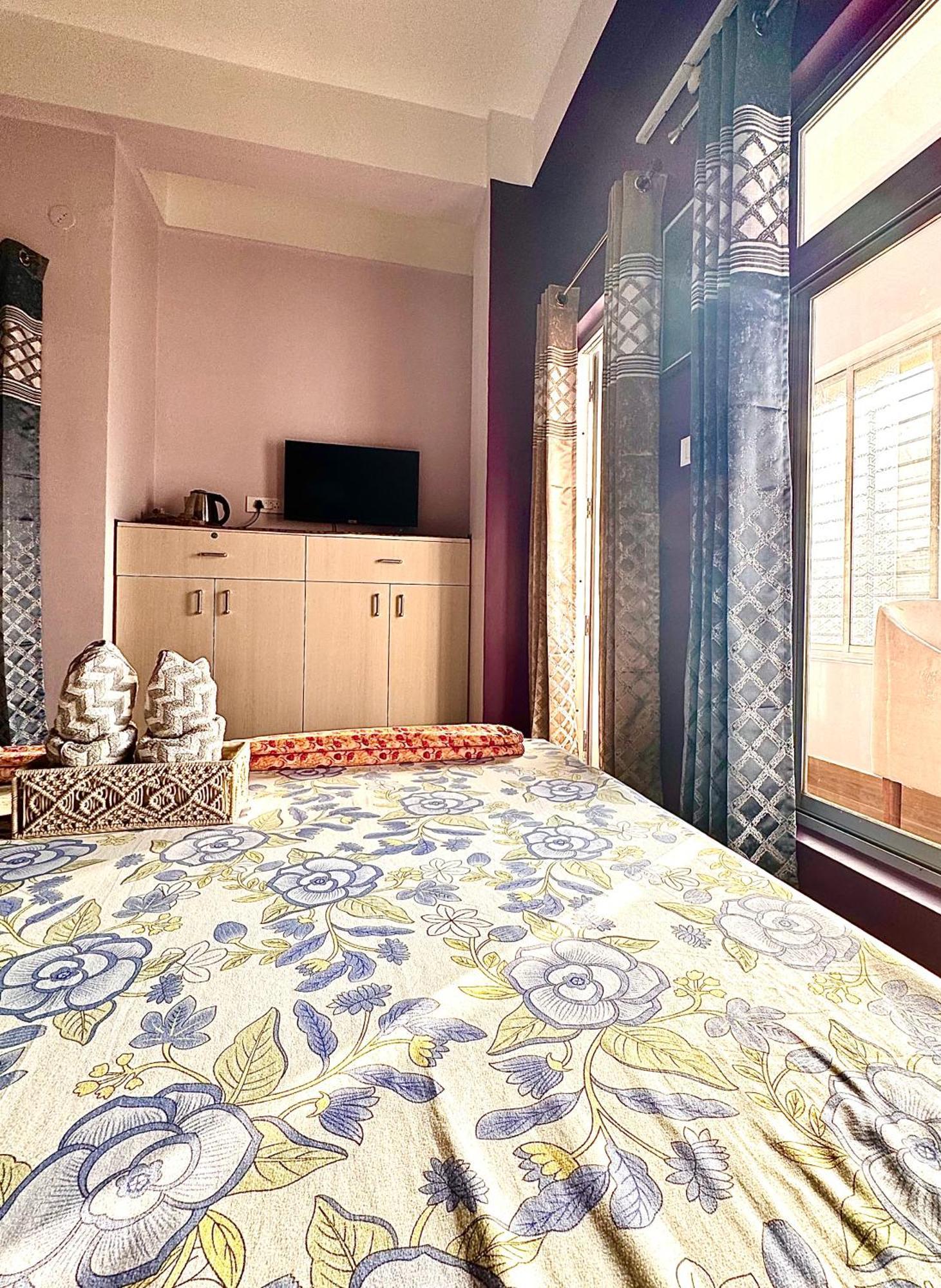 Three Little Birds Homestay Guwahati Ngoại thất bức ảnh